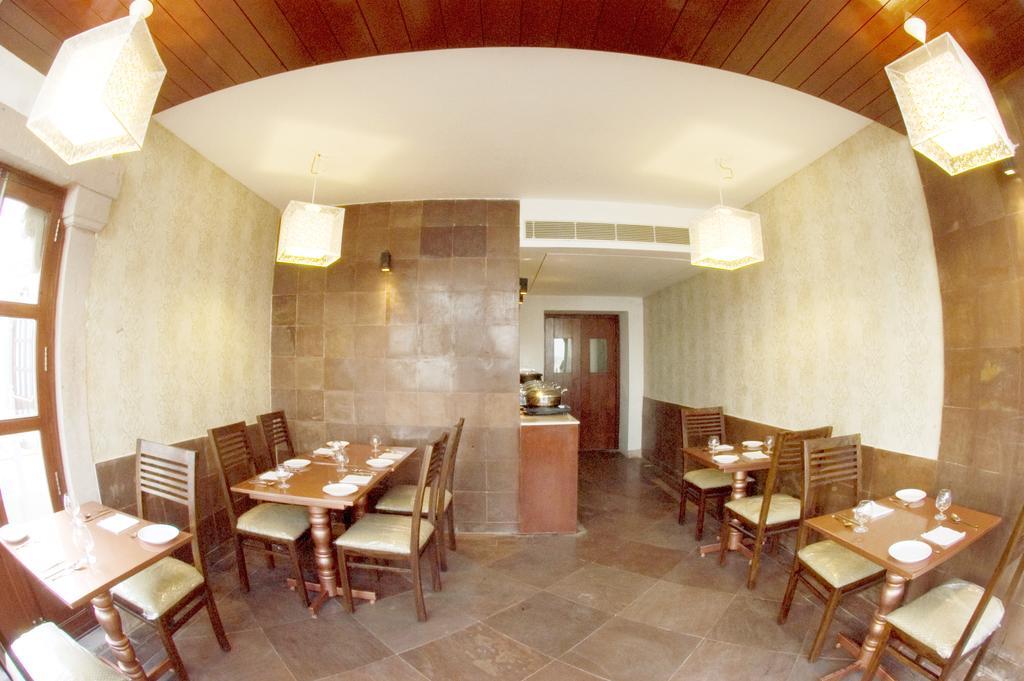 Hotel Guleria Kothi At Ganges Varanasi Esterno foto