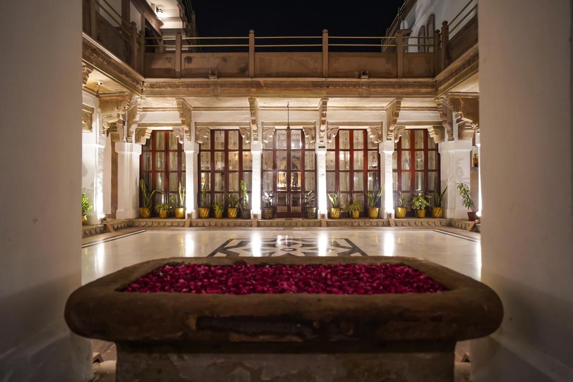 Hotel Guleria Kothi At Ganges Varanasi Esterno foto