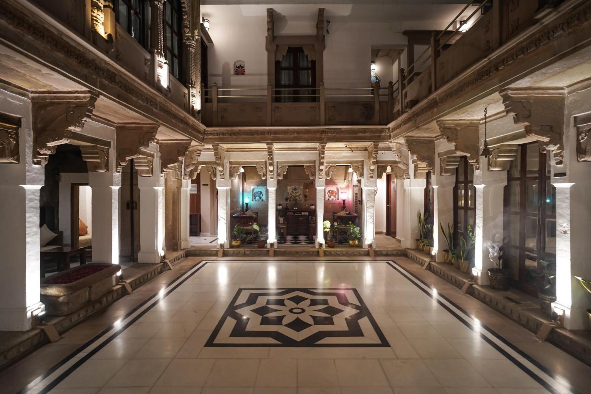 Hotel Guleria Kothi At Ganges Varanasi Esterno foto