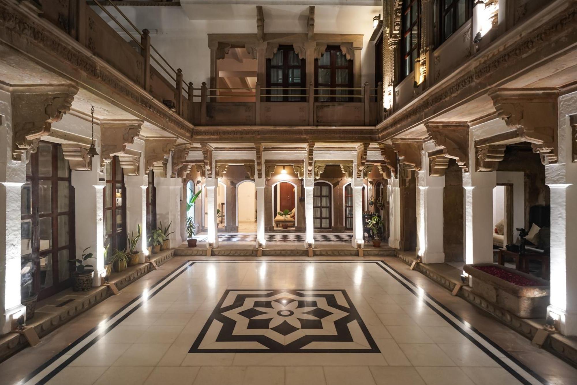 Hotel Guleria Kothi At Ganges Varanasi Esterno foto
