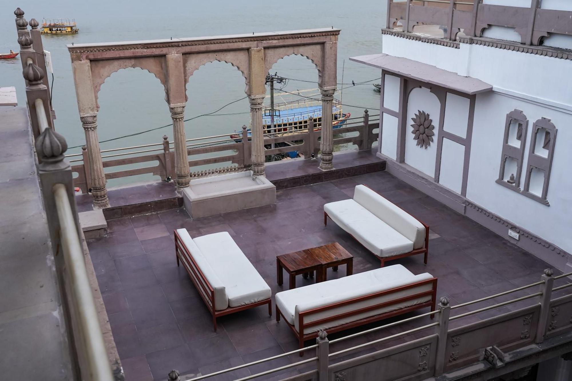 Hotel Guleria Kothi At Ganges Varanasi Esterno foto
